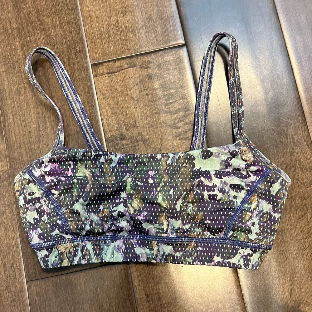 Lululemon sports bra size 4